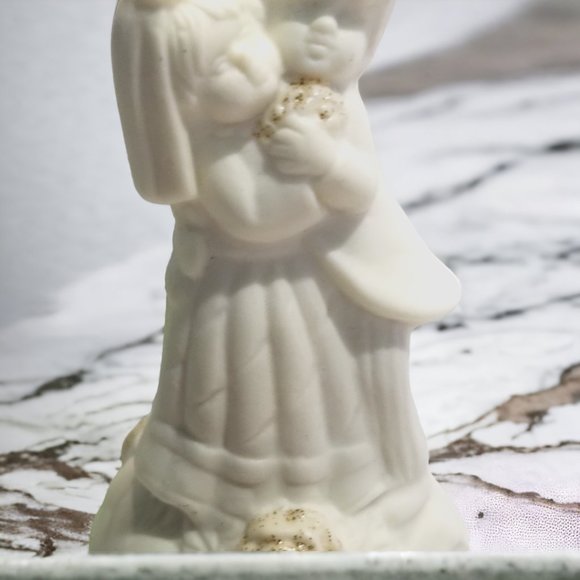 Vintage Bride And Groom Wedding Cake Topper Bell Center Piece Porcelain Bisque - Picture 9 of 9